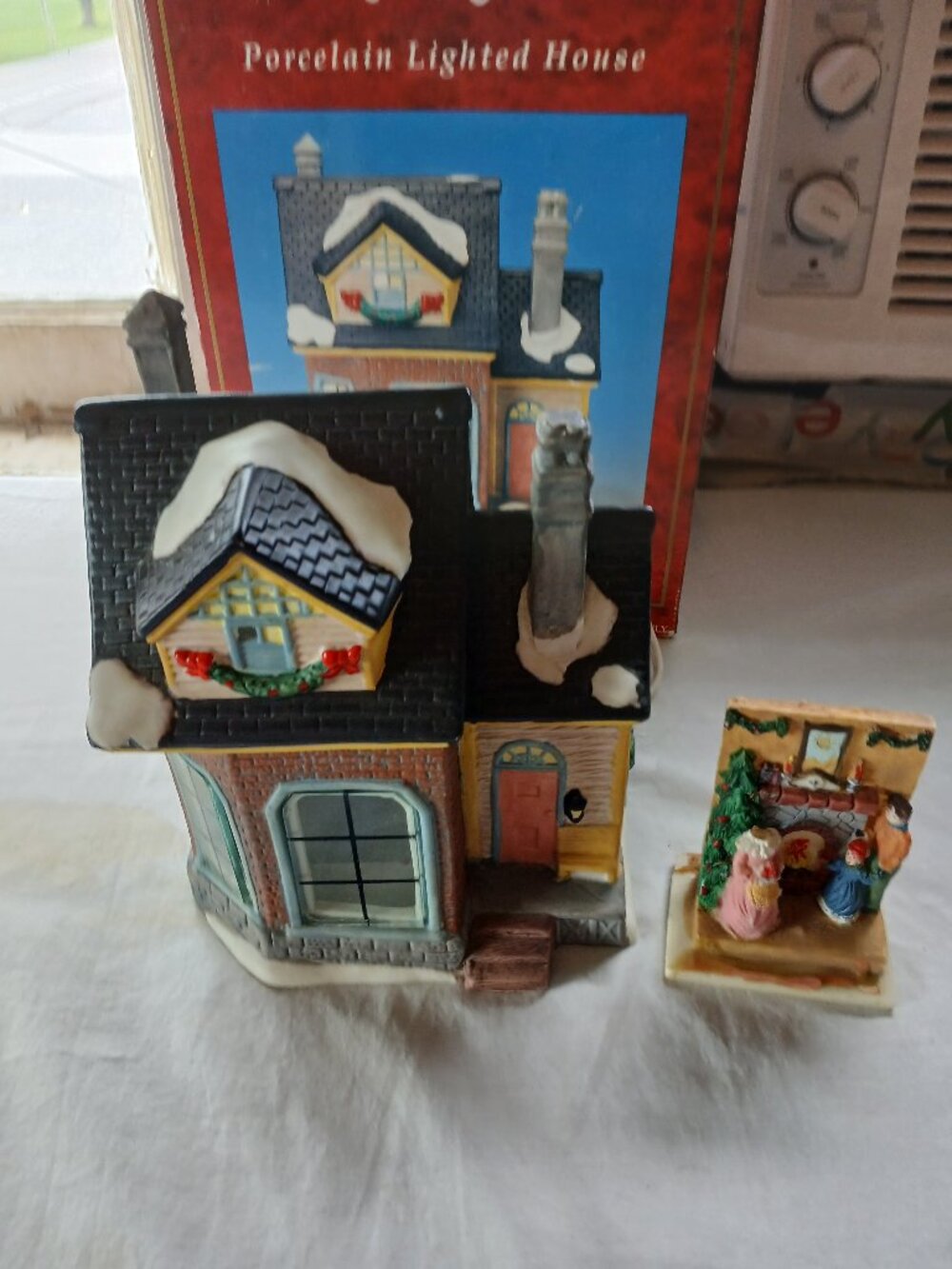 Merrybrite Porcelain Lighted Christmas Village House 6" Holiday Decor